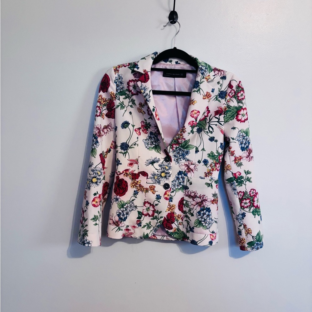 Zara white floral blazer with front buttons, lined, size extra small